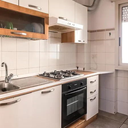 P005 - Porto Recanati, Ampio Quadrilocale In Posizione *